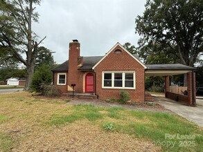 Building Photo - 730 E Iredell Ave