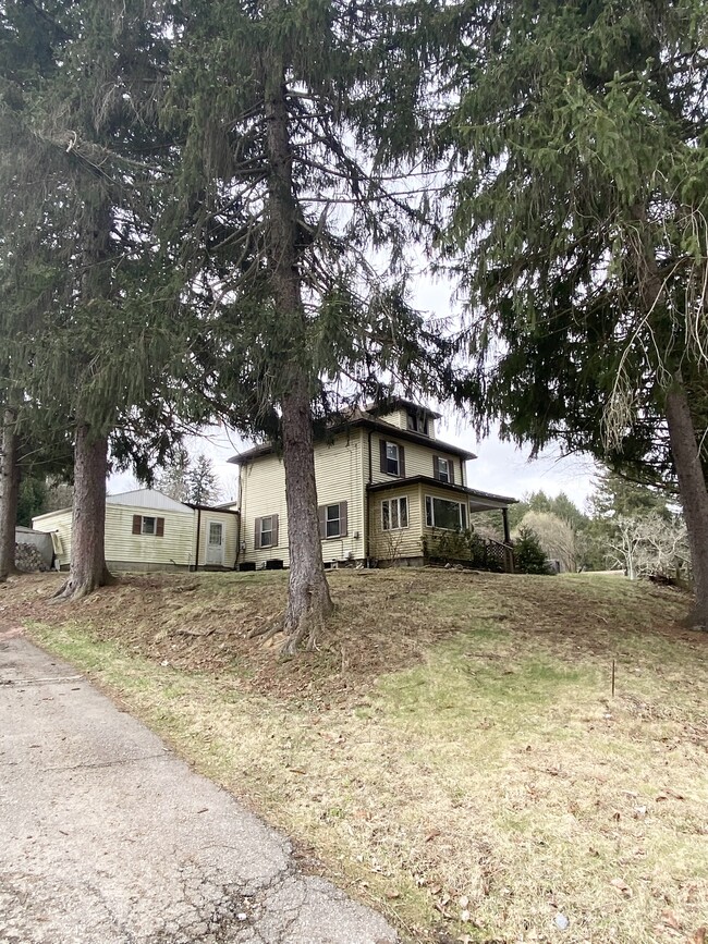 Foto del edificio - 8111 Bull Creek Rd