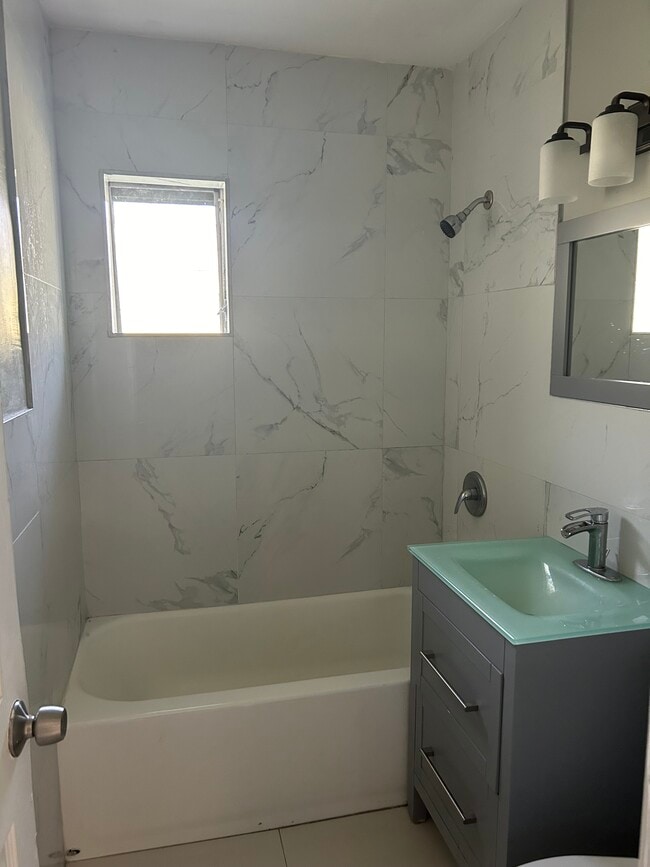 bath - 2230 Douglas St