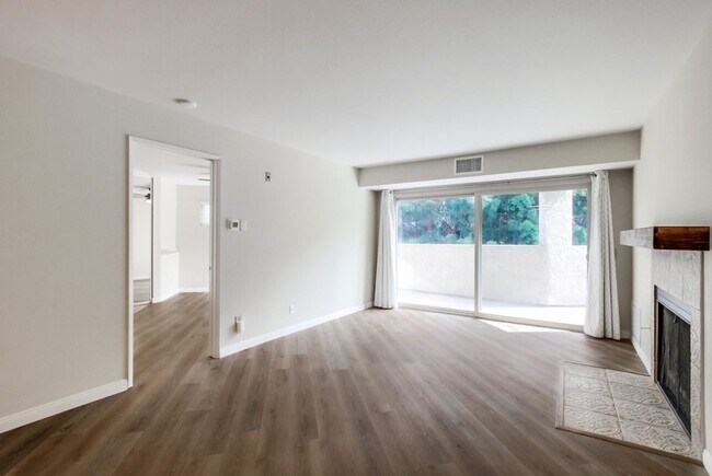 Building Photo - BEAUTIFUL REMODELED 2 BEDROOM, 2 BATH COND...