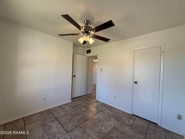Building Photo - 107 Black Cir