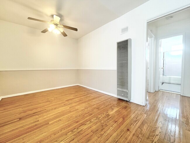 Building Photo - 1124 S Holt Ave