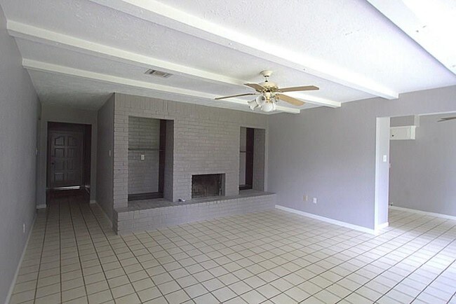 Building Photo - 16511 Barcelona Dr