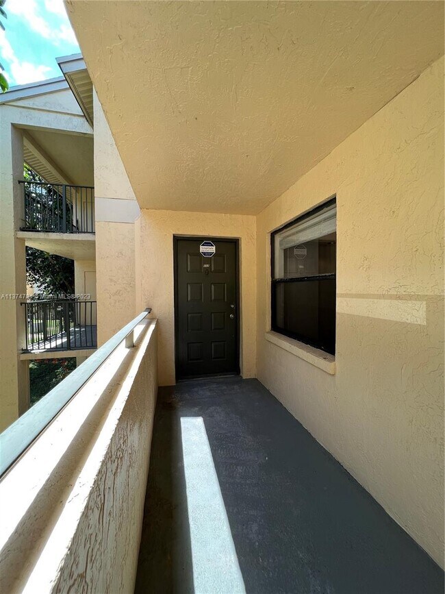 Building Photo - 9999 Summerbreeze Dr