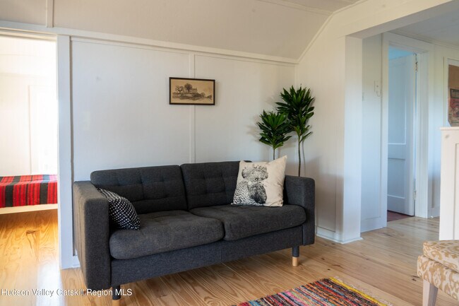 Foto del edificio - 32 Treeland Farm Rd