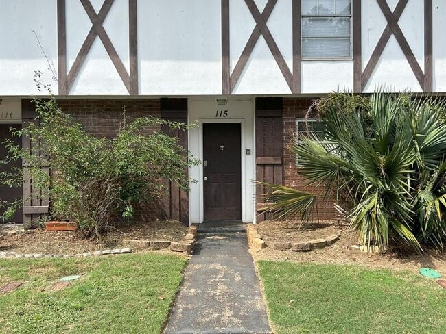 Foto del edificio - 1108 Tiger Blvd