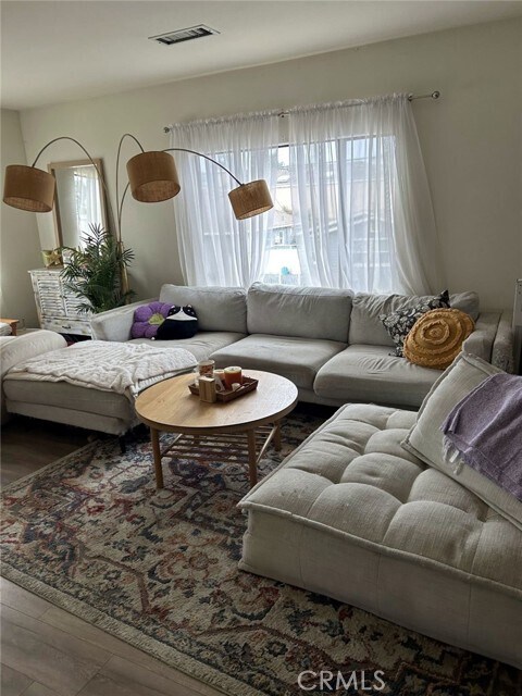 Foto del edificio - 608 Olive Ave