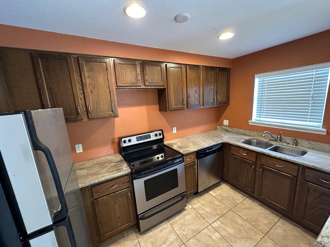 Foto principal - 408 E Virginia St