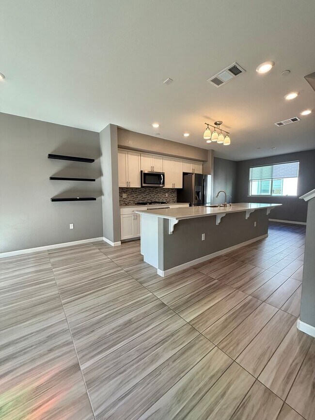 Foto del edificio - Beautiful 4 Bedroom, 3.5 Bathroom Home in Desirable Communication Hills