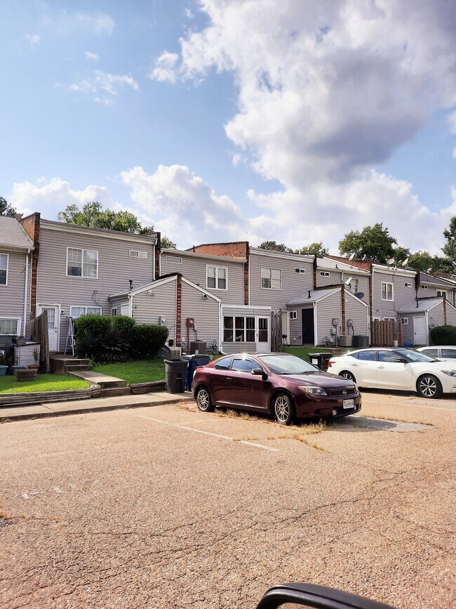 Building Photo - 6113 Hokie Ct