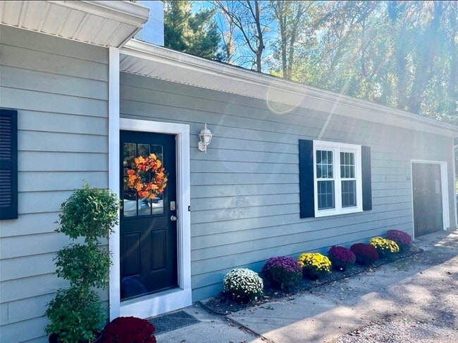 Building Photo - 3126 East Ave