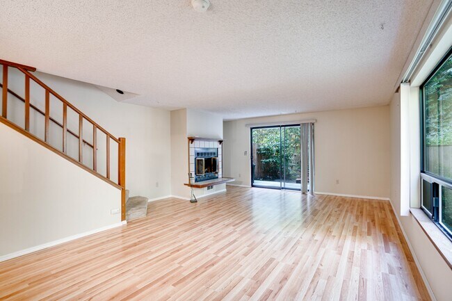 Building Photo - 16528 23rd Ave SE #D-4 Bothell, WA 98012 $...