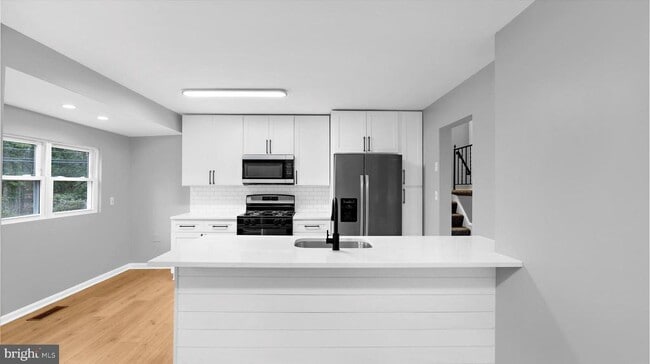 Foto del edificio - 8009 Nolcrest Rd