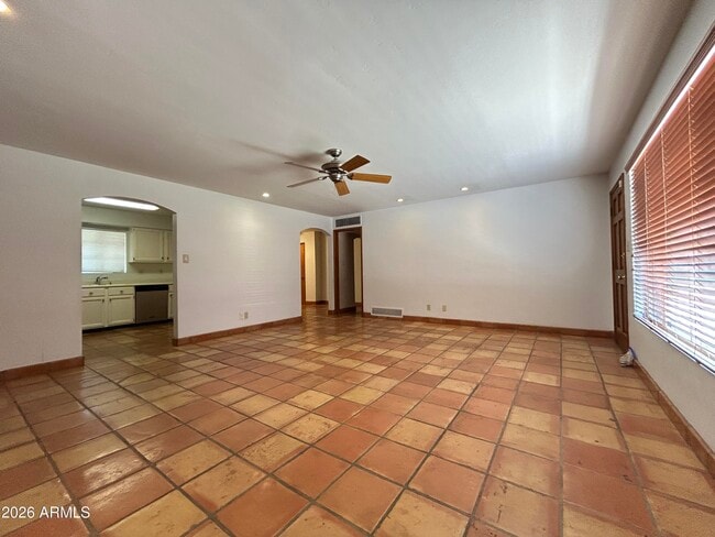 Building Photo - 3122 E Montecito Ave