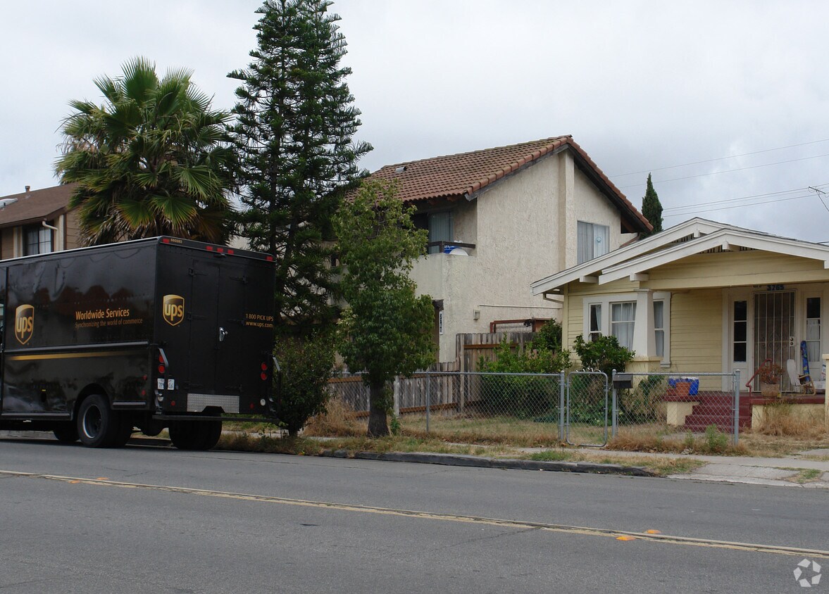 Building Photo - 3769 32nd St