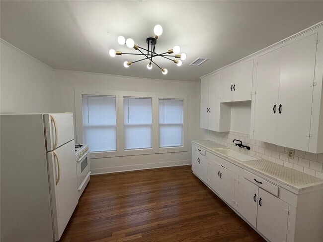 Foto del edificio - 1637 Bonnie Brae St