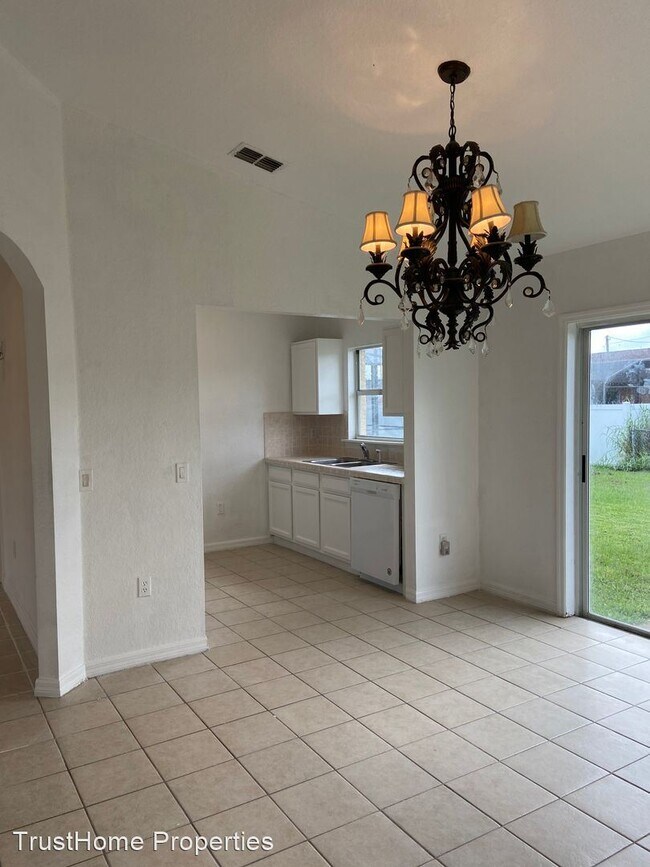 Building Photo - 4 br, 2.5 bath House - 1004 Mardi Gras Drive