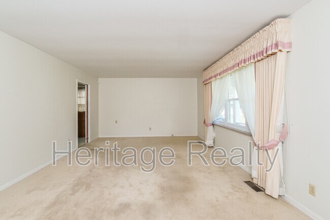 Foto del edificio - 5705 Haynes-Sterchi Rd