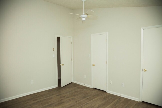 Building Photo - Top Floor One Bedroom in Turtle Creek | Po...
