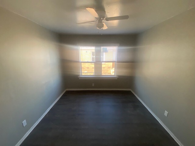 Building Photo - 473 N Mathewson Ct