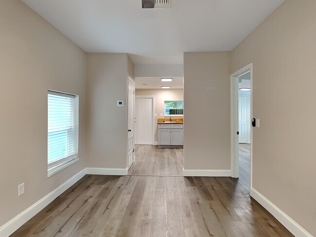 Foto del edificio - 1304 Williams Ave