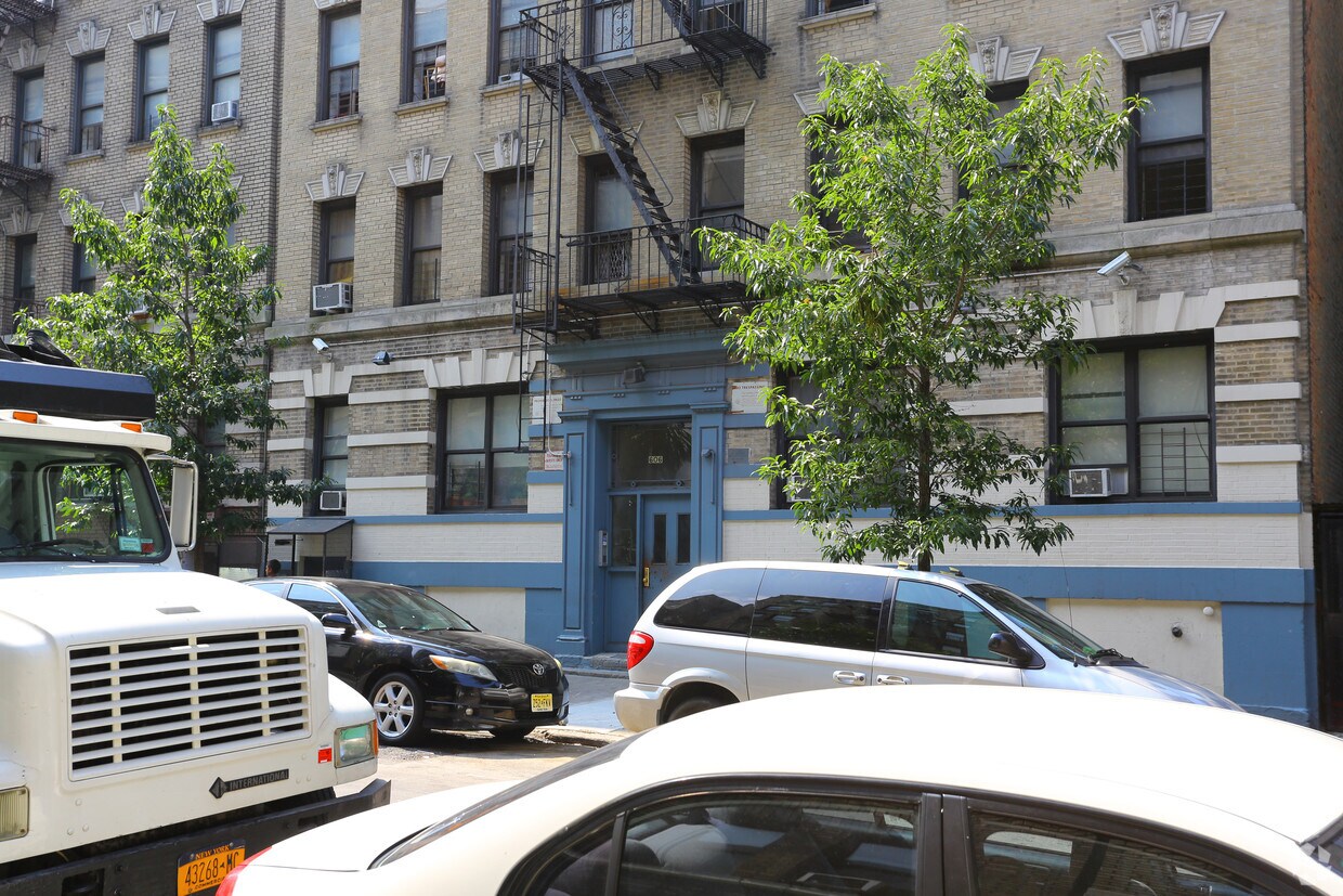 Foto del edificio - 606 W 191st St