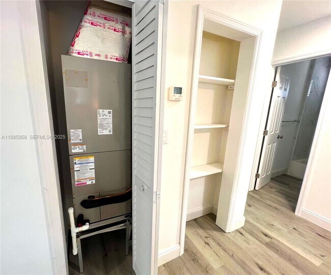 Foto del edificio - 140 NW 124th St