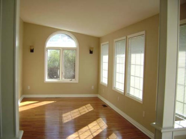 Building Photo - Spacious Two Story Home