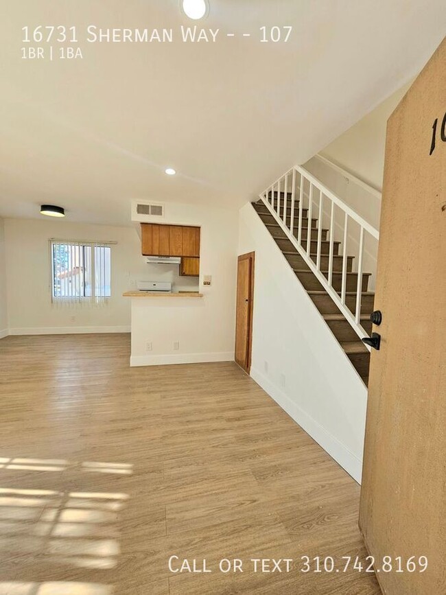 Foto del edificio - 16731 Sherman Way