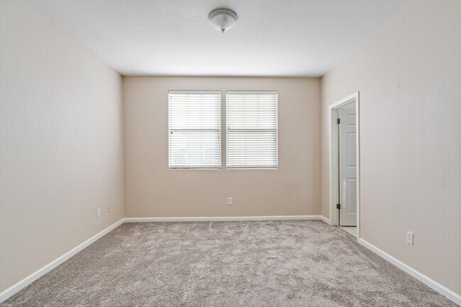 Building Photo - Beautiful, light and bright Upstairs grann...
