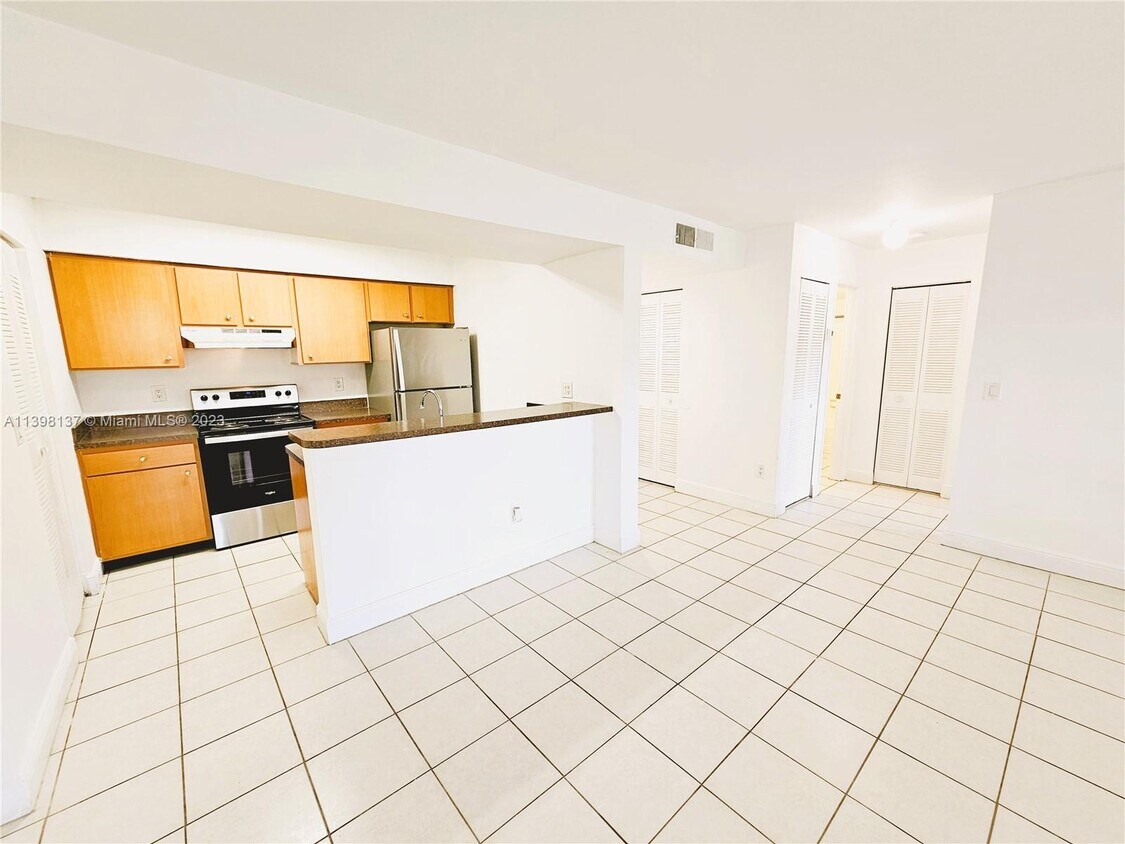 Foto principal - 1233 SW 46th Ave