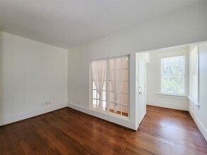 Building Photo - 815 Sul Ross St