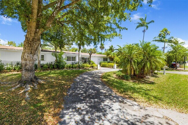 Foto del edificio - 7255 SW 125th St