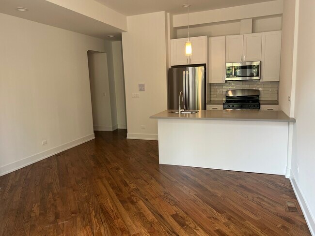 Foto del edificio - 2217 W Chicago Ave