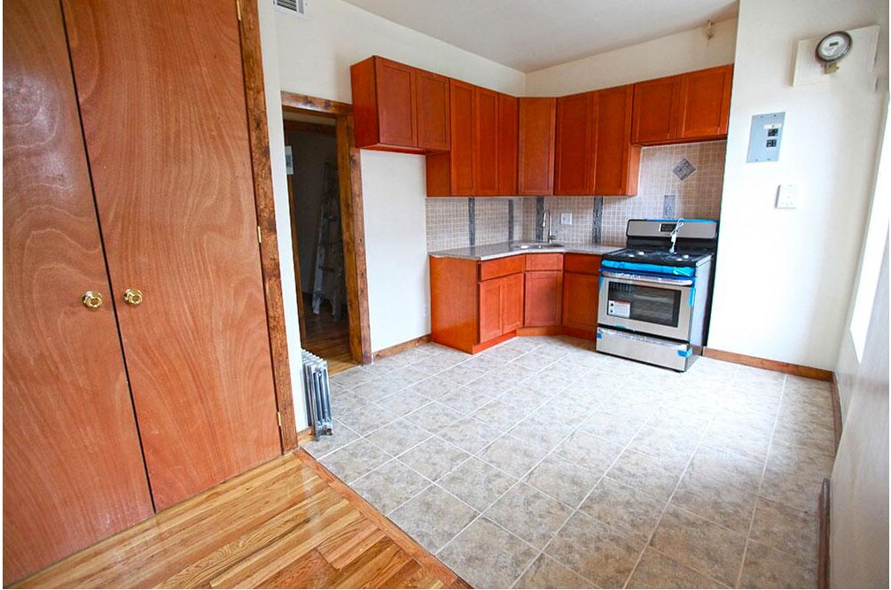 Primary Photo - 701 Saint Nicholas Ave
