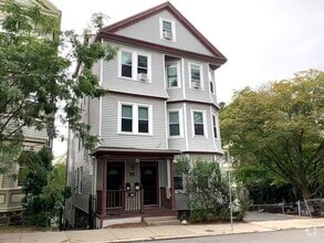 Building Photo - 5 Iroquois St