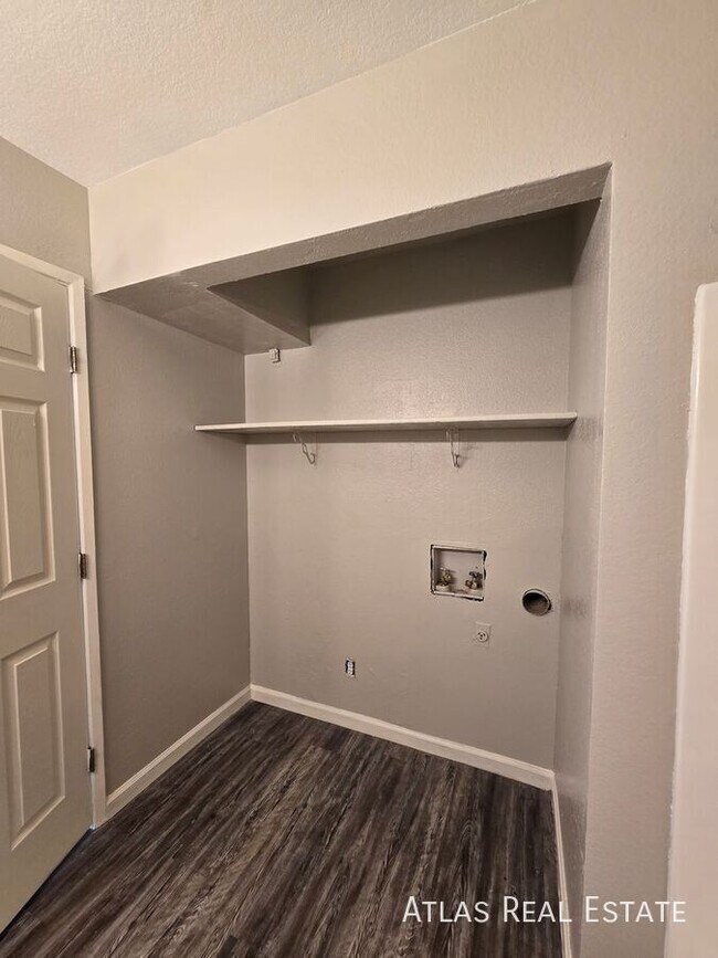 Foto del edificio - 465 W Ivyglen St