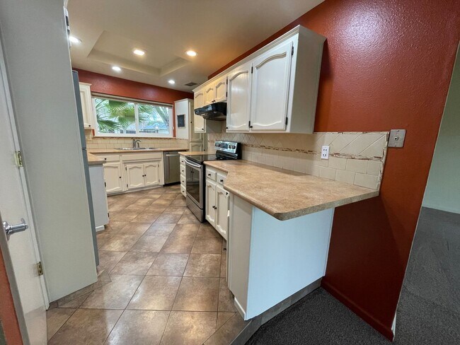 Building Photo - 1113 Sonoma Ave