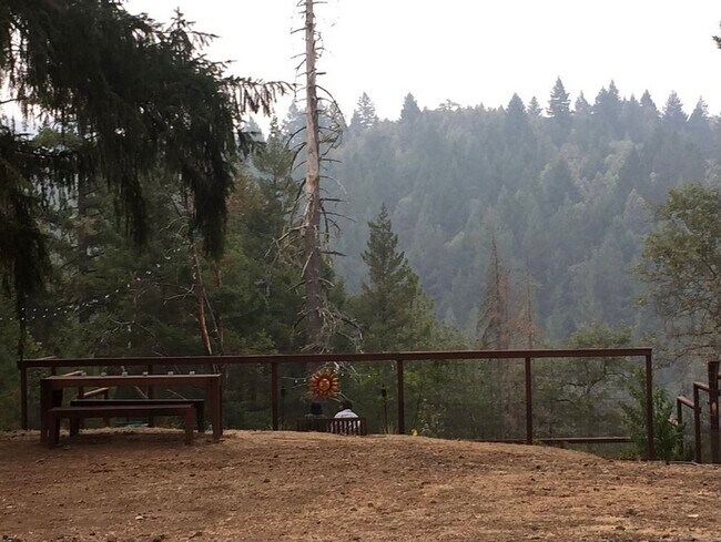 Mountain view with garden - 4451 Lakewood Dr