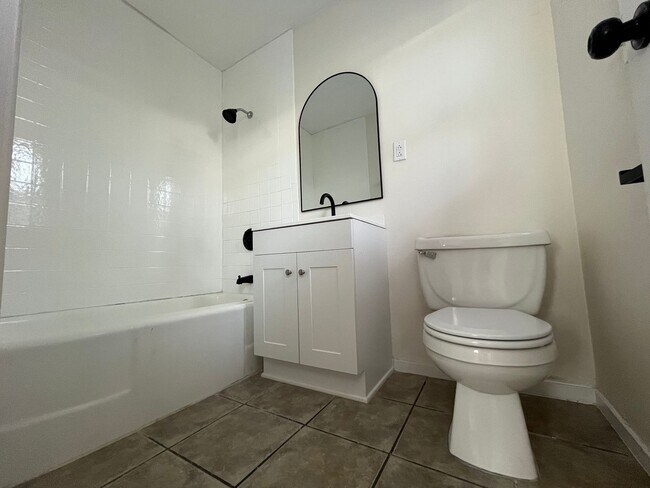 Building Photo - Cozy Upland Cottage 1bed + 1bath in a quie...