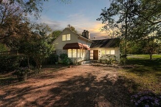 Building Photo - 201 Brookfield Ave