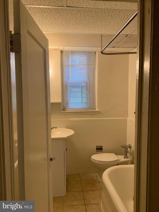 Building Photo - 300A E University Pkwy