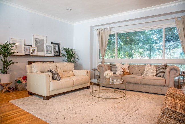 Foto del edificio - 13306 Magnolia Blvd