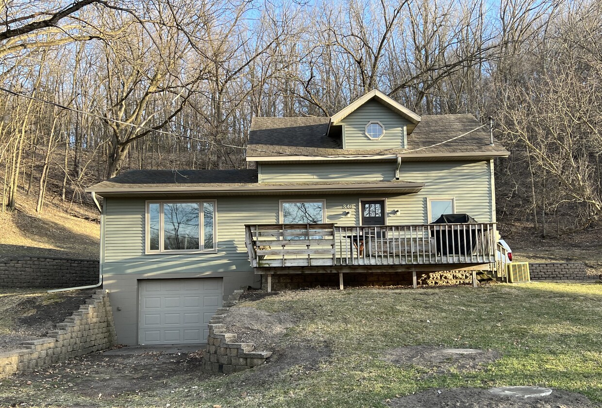 Rural setting in Mankato - 340 Chapman Rd