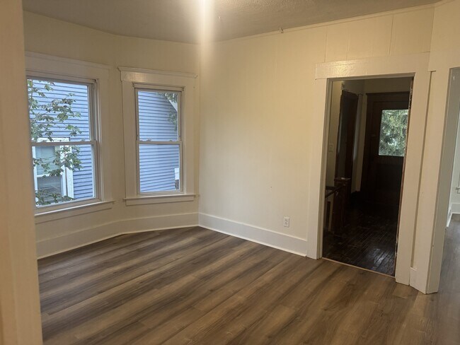 Building Photo - 606 Summit Ave