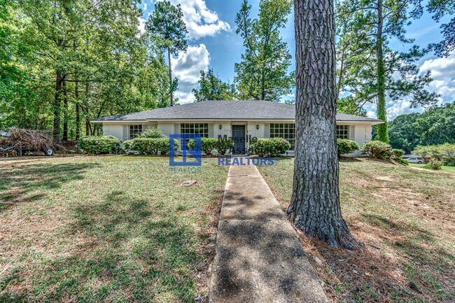 Foto del edificio - 4 Bed/2 Bath Home in Crossgates in Brandon