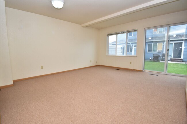 Foto del edificio - Townhouse-style unit! 2 Bedrooms, 1.5 Bath...