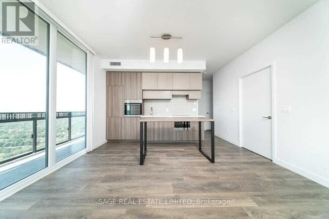 Photo du bâtiment - 5302-5308 EGLINTON Ave