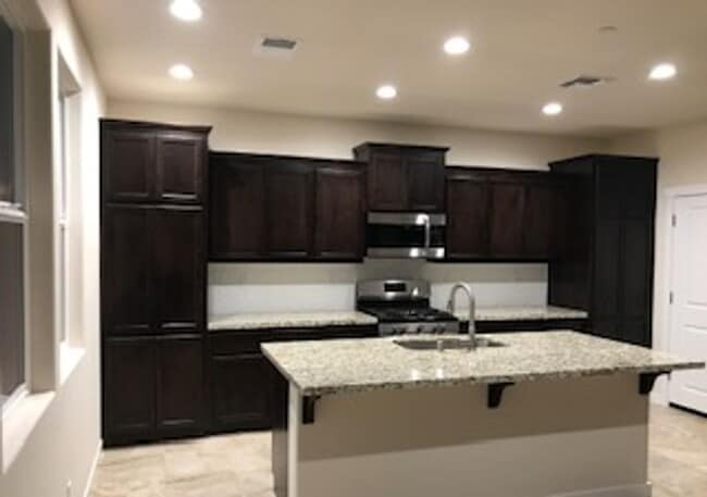 Building Photo - Spectacular Folsom 4/3 Home Waiting For Yo...