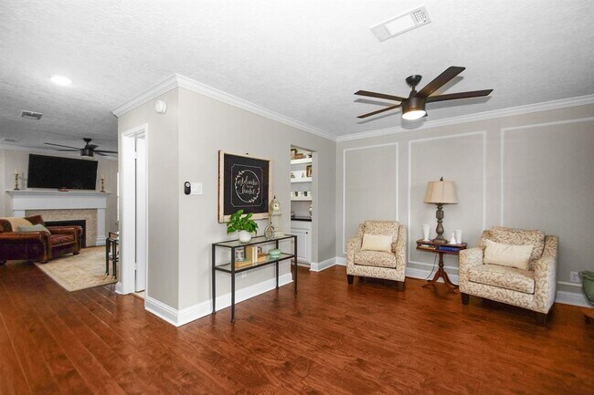 Building Photo - 2112 N Mission Cir